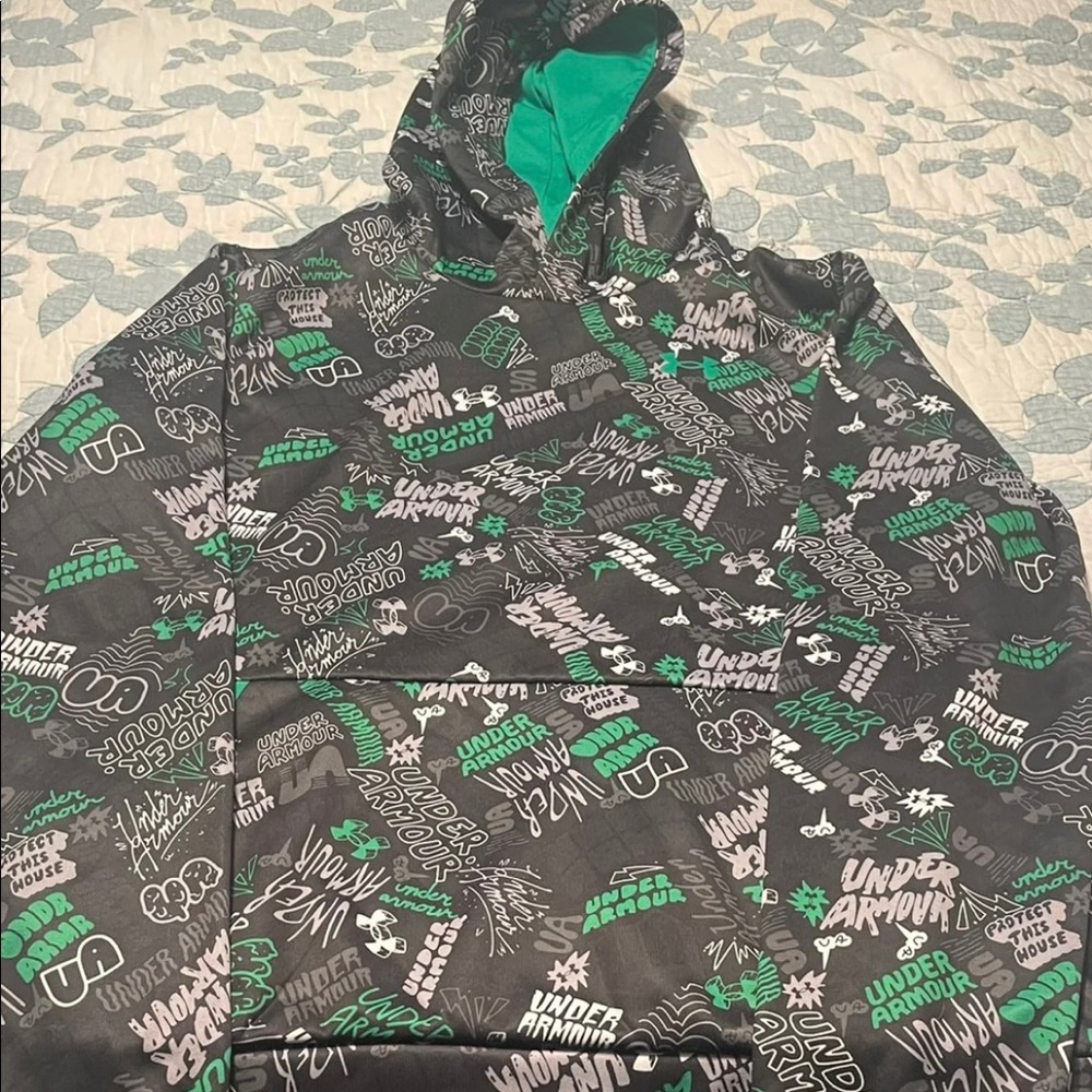 Under Armour youth boys hoodie size xl.